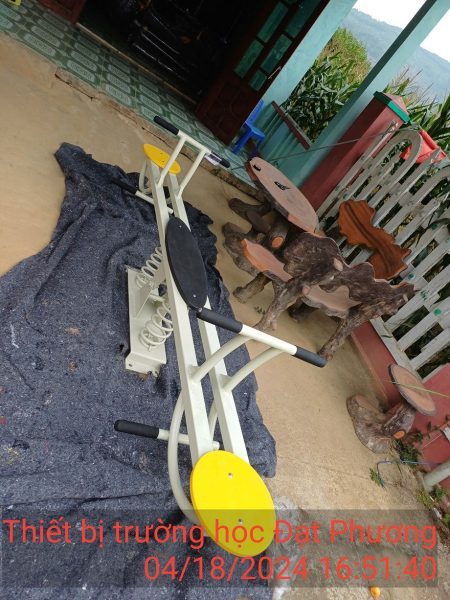 Bập bênh lò xo 2 đầu cho trường mầm non và khu vui chơi