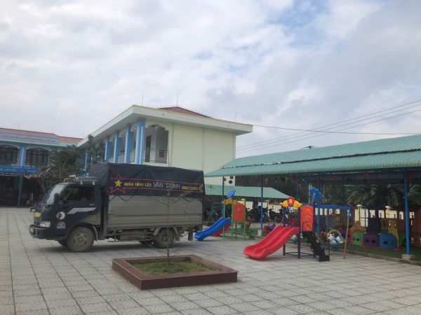 thi công khu vui chơi trường mầm non: Đội ngũ Đạt Phương kiểm tra kỹ thuật trước khi bàn giao khu vui chơi