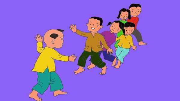 Hình ảnh trẻ mầm non chơi rồng rắn lên mây vui nhộn tại sân trường