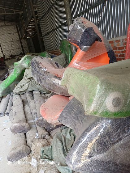 hàng thiết bị mầm non, chi phí bốc xếp hàng, vận chuyển, sang xe rất lớn, phức tạp
